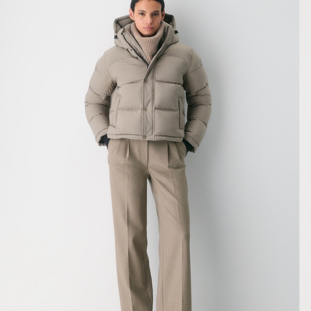 SOLD Aritzia Super Puff Shorty